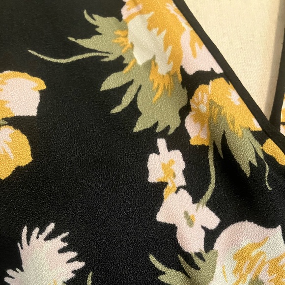 Black jumpsuit with yellow flowers - Picture 4 of 12